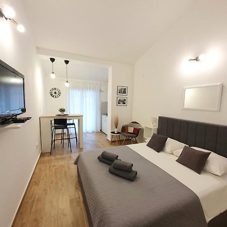 Apartments Dejana Štinjan Екстериор снимка
