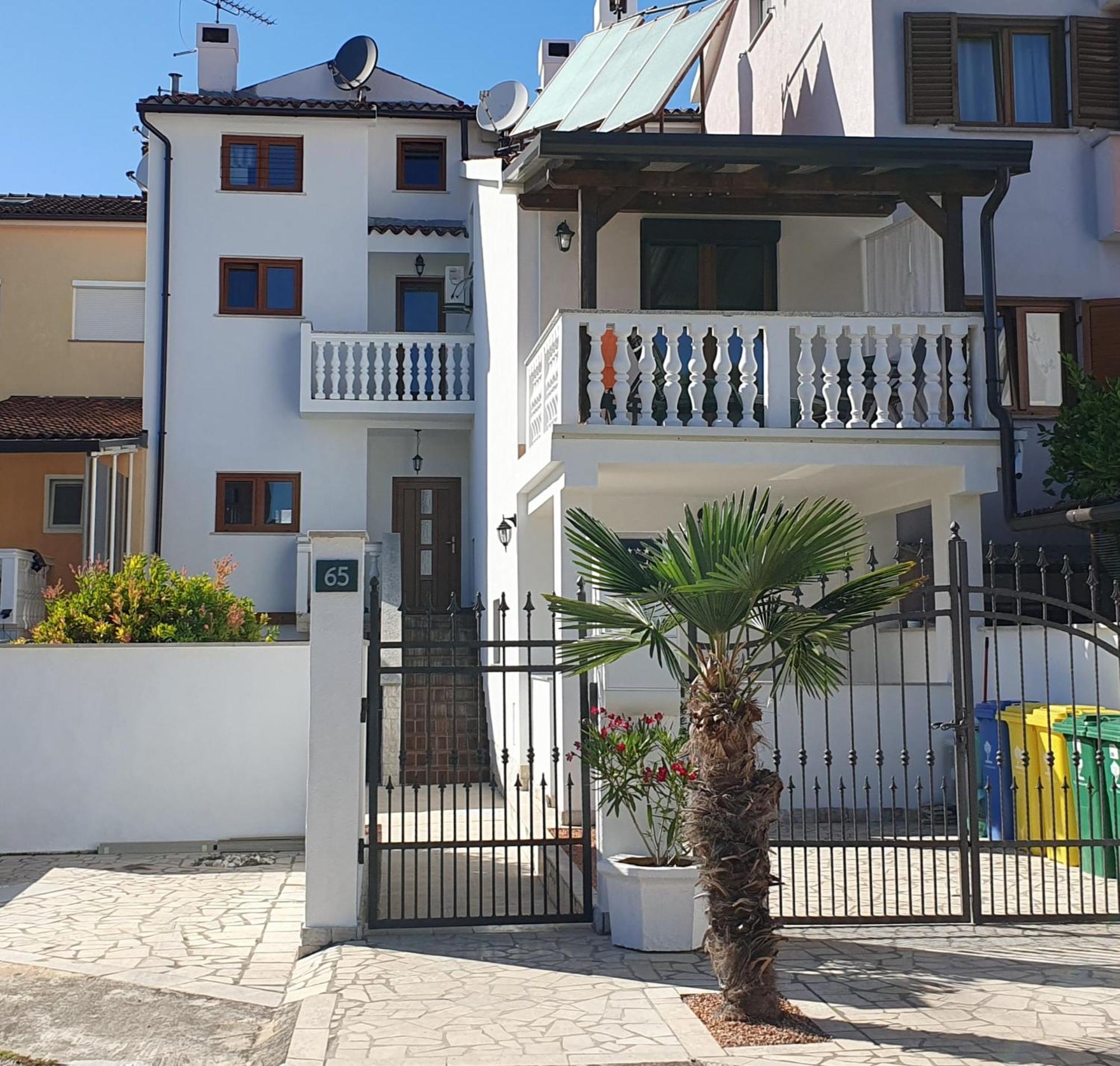 Apartments Dejana Štinjan Екстериор снимка