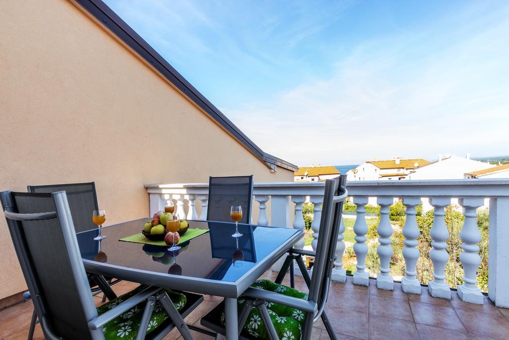 Apartments Dejana Štinjan Екстериор снимка