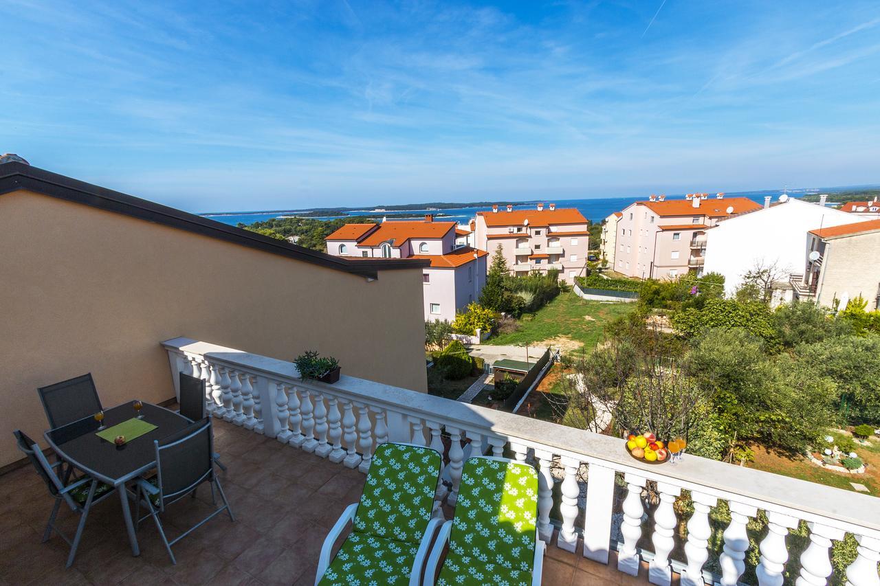 Apartments Dejana Štinjan Екстериор снимка